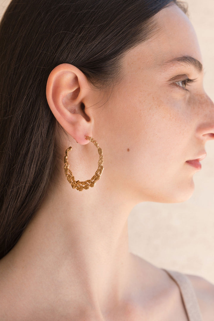 Orecchini - Pebbles Hoop Medium Earrings - Giulia Barela Jewelry | Gioielli eleganti e particolari fatti in Italia