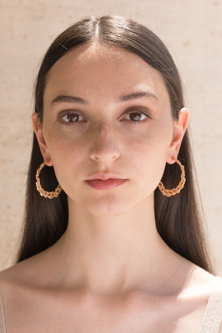 Orecchini - Pebbles Hoop Medium Earrings - Giulia Barela Jewelry | Gioielli eleganti e particolari fatti in Italia